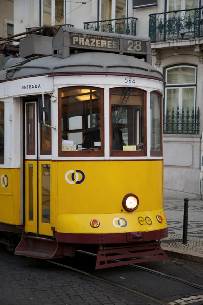Spårvagn i commerce square, Lissabon, portugal — Stockfoto