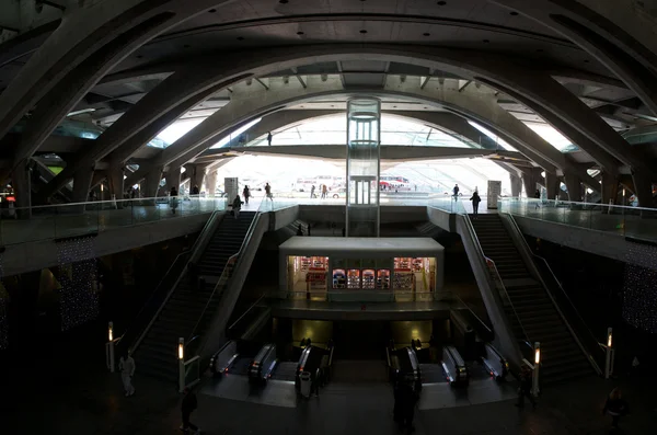 Oriente station met trein detail — Stockfoto