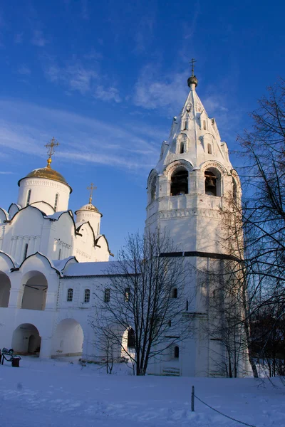 Pokrovsky klášter v Suzdalu. zimní. — Stock fotografie