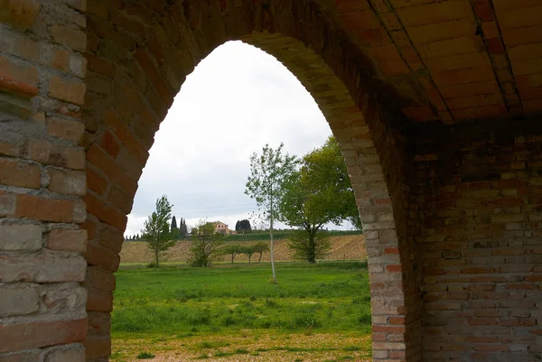 Arch-antik Villa elhagyta a viharos égen — Stock Fotó