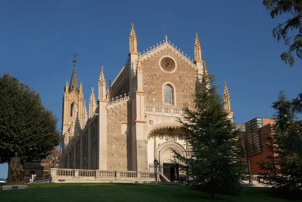 Torres de igreja urbana de Madrid — Fotografia de Stock