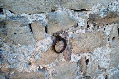 eski tuğla duvar demir yüzük ile kahverengi