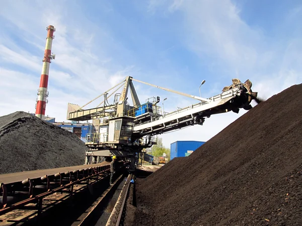 Speicherung von Kohle in Kraftwerken — Stockfoto