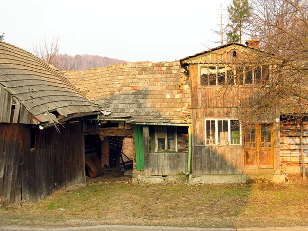 Fermă veche din lemn — Fotografie, imagine de stoc