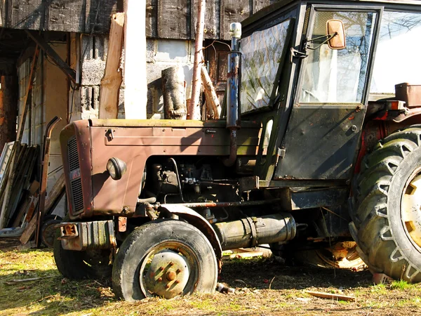 Старые тракторы — стоковое фото