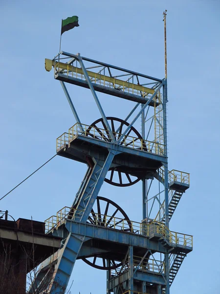 Minas de carvão - torre de eixo . — Fotografia de Stock