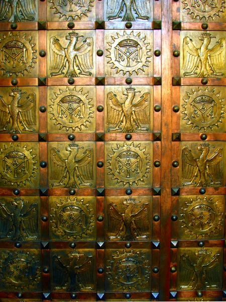 Fragment dekoracyjne drzwi jako tło, klasztor Częstochowa — Zdjęcie stockowe