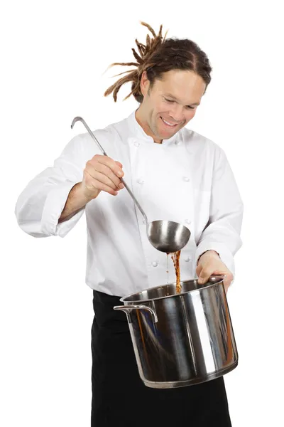 Chef-kok voorbereiden in grote pot soep — Stockfoto