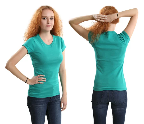 Hübsche Frau trägt leeres grünes Hemd — Stockfoto