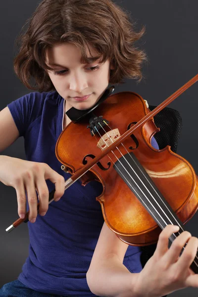 Гра на скрипці — стокове фото