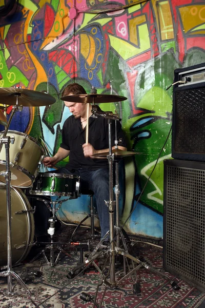 Drummer spelen zijn kit — Stockfoto