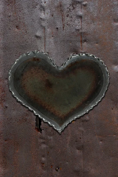Zrezivělé kovové srdce — Stock fotografie