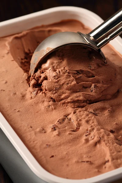 Scoop of chocolate ice cream — Stock Photo, Image