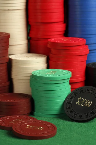 Montones de fichas de póquer antiguas —  Fotos de Stock
