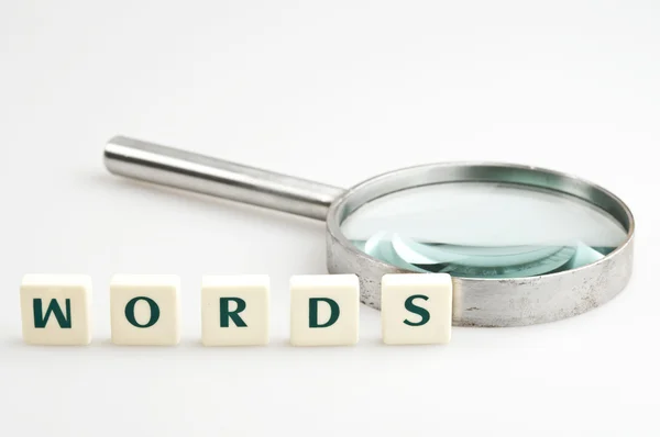 Slova slovo a zvětšovací skla — Stock fotografie