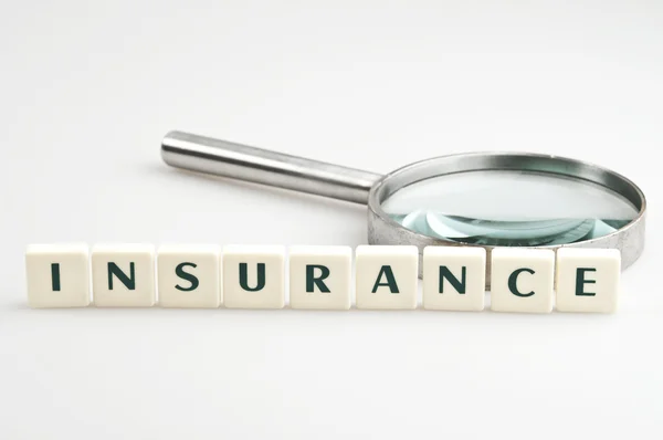 Versicherungswort und Lupe — Stockfoto
