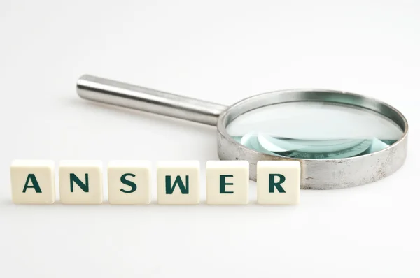 Answer word and magnifying glass — Stock Photo, Image