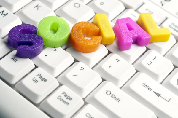Palavra social feita por letras coloridas — Fotografia de Stock