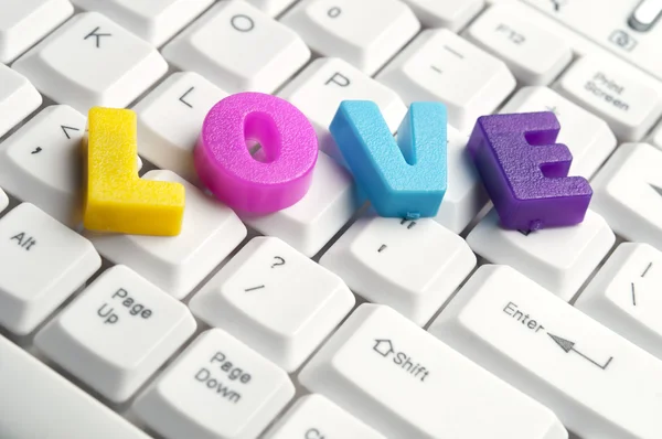 Palabra de amor hecha por letras coloridas — Foto de Stock
