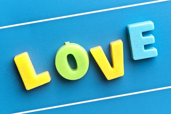 Palabra de amor en el tablero azul —  Fotos de Stock