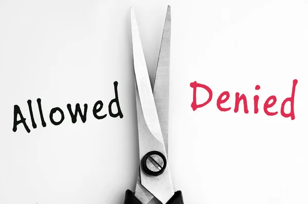 Allowed and Denied words with scissors in middle — Stock Photo, Image