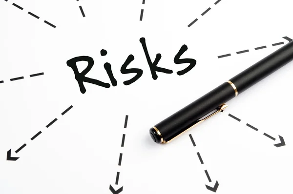 Risico's woord wih pijlen en pen — Stockfoto