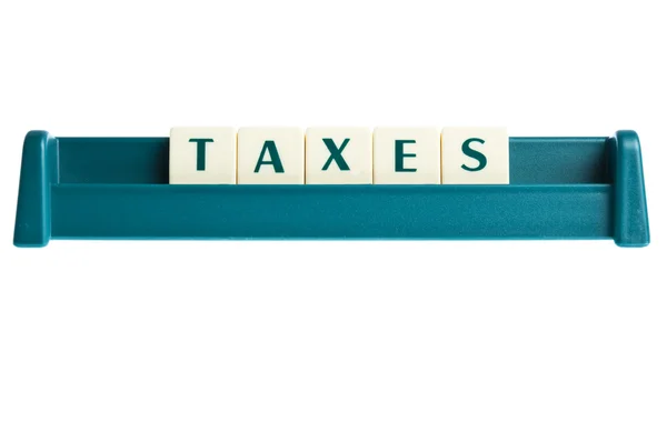 Impuestos palabra en tablero de letras aisladas —  Fotos de Stock