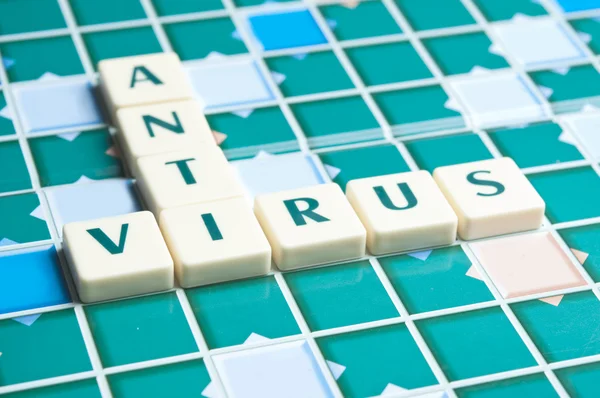 Anti virus ord gjort av brev bitar — Stockfoto