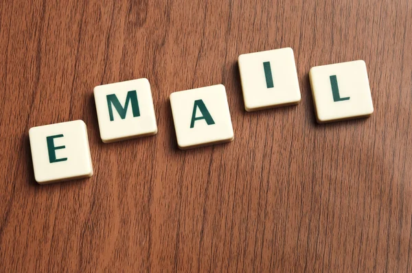 E-mail word gemaakt door brief stukken — Stockfoto
