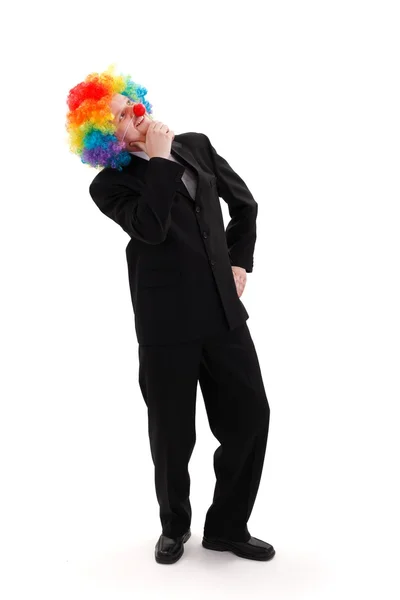 Homem de negócios vestindo peruca palhaço colorido — Fotografia de Stock