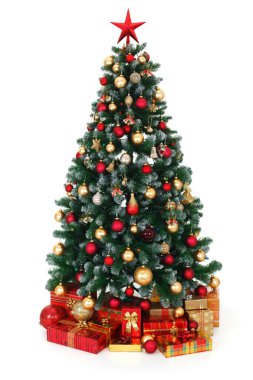 Yeşil süslenmiş Noel ağacı ve hediyeler