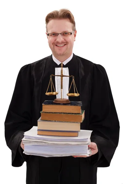 Juiz feliz segurando escala de justiça e papelada — Fotografia de Stock