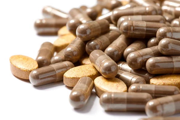 Pílulas medicinais empilhados um monte — Fotografia de Stock