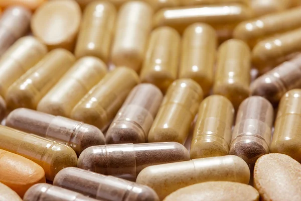 Medicinale pillen opgestapeld een bos — Stockfoto
