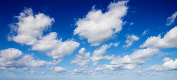 Denizin üzerinde bulutlar — Stok fotoğraf
