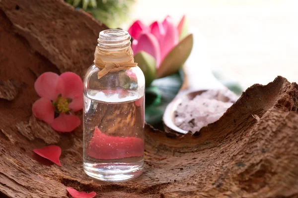 Spa setting with floral water — Stock Photo, Image