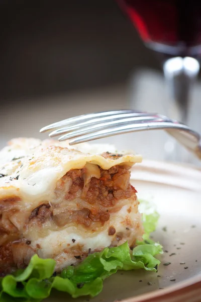 Świeże domowe lasagne — Zdjęcie stockowe