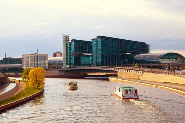 Berlin Hauptbahnhof? och kanalerna — Stockfoto
