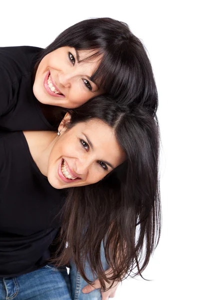 Дві молоді жінки посміхаються — стокове фото