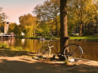 amsterdam kanal manzaralı sektörlerine