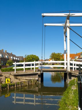 marken, Hollanda bir asma köprü