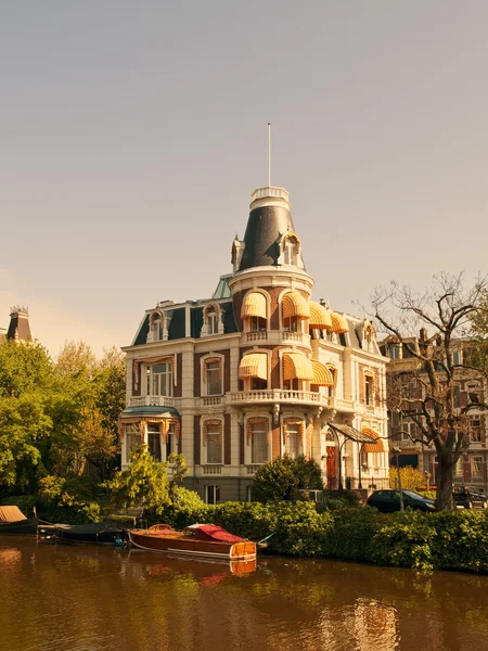 Arquitetura típica de Amsterdam — Fotografia de Stock