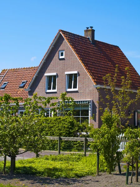 Sielankowy domki w marken, Holandia — Zdjęcie stockowe
