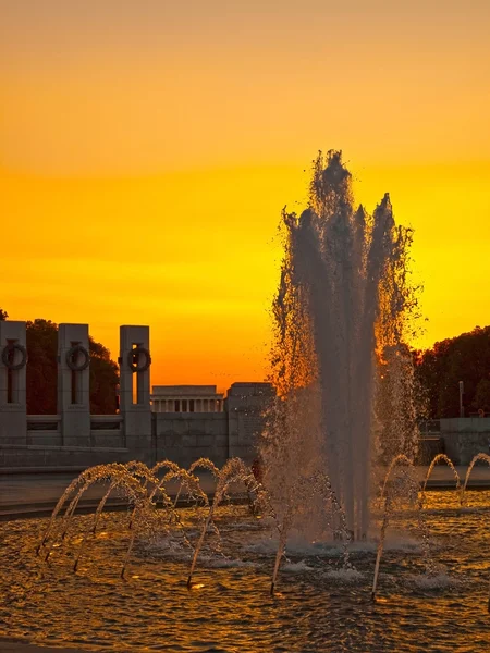 夕日の噴水 — ストック写真