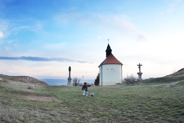 Kapelle auf dem Berg — Stockfoto