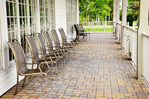 Chairs on patio — Stock Photo, Image