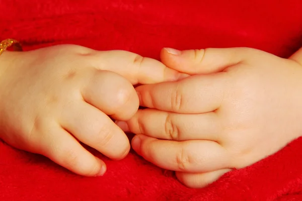 Руки ребенка — стоковое фото