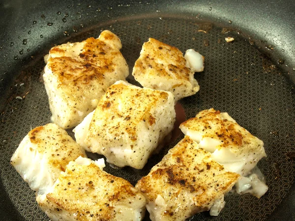 Frying white fish — Stock Photo, Image