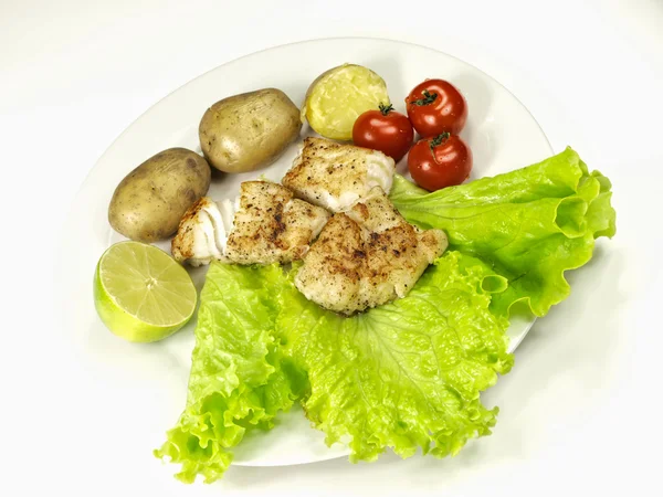 Peixe branco frito em um prato — Fotografia de Stock