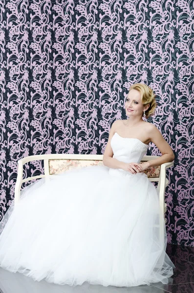 Bride full length sitting portrait — Stock Photo, Image